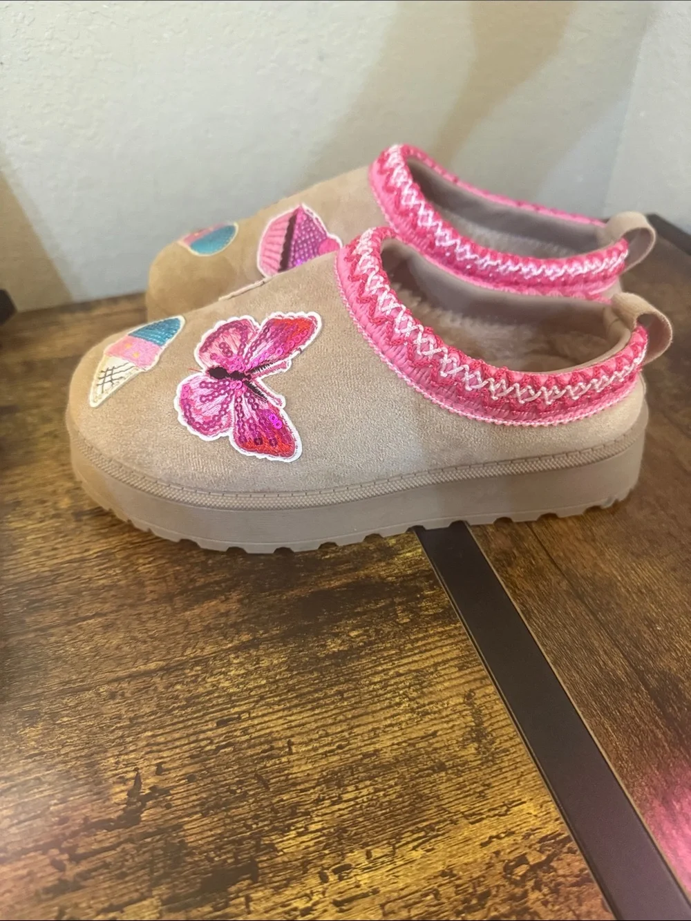 Mudd Girls Tan Slip-On Slippers with Pink Trim & Multicolor Appliqués